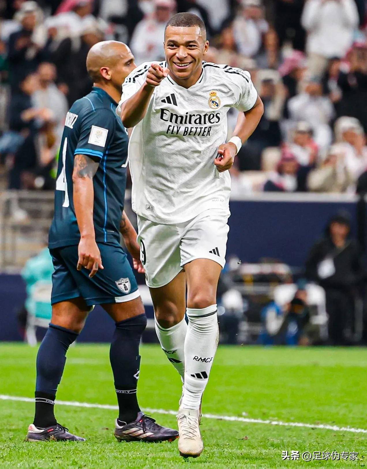 Topsports发布了人员变动公告：在选秀中选中了四名选手：沈电、小悠、瓜瓜和胖球