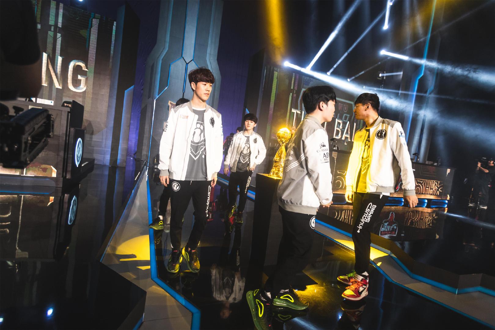 Uzi：其他AD不能像卡莎一样改变格局 Meiko：牛头为了好配合Uzi