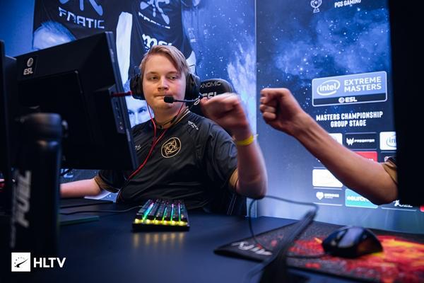 Bilibili Gaming 战胜 Invictus Gaming 在 LPL Split 2 2025