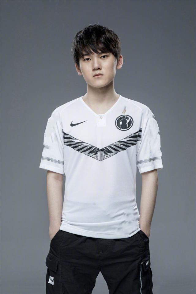 game-feature-content-layout